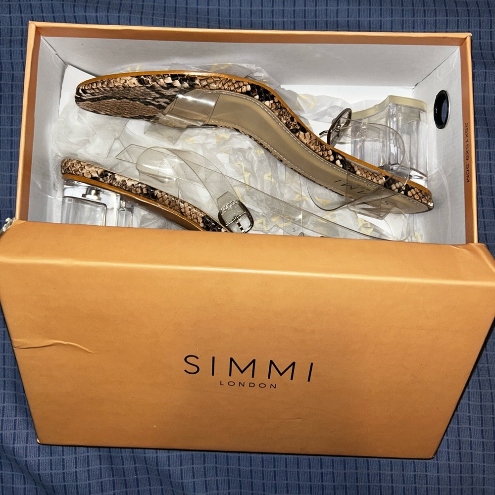 SIMMI London low heel, never worn, brand new